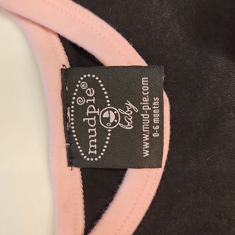 💗🖤0-6 month Ruffles onsie🖤🩷 - Picture 2 of 7